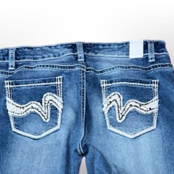 Maurice’s Distressed Straight Leg Denim Capri Jeans Size 7/8 #42 - Picture 3 of 6